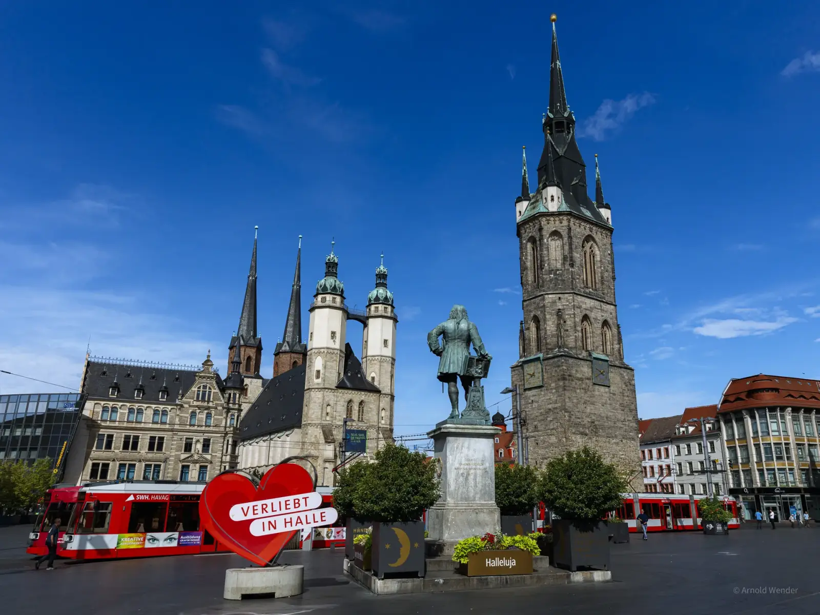 SEO Halle - Ihre SEO Agentur in Mitteldeutschland Verliebt in Halle – Marktplatz mit Rotem Turm und Marktkirche, Halle (Saale)